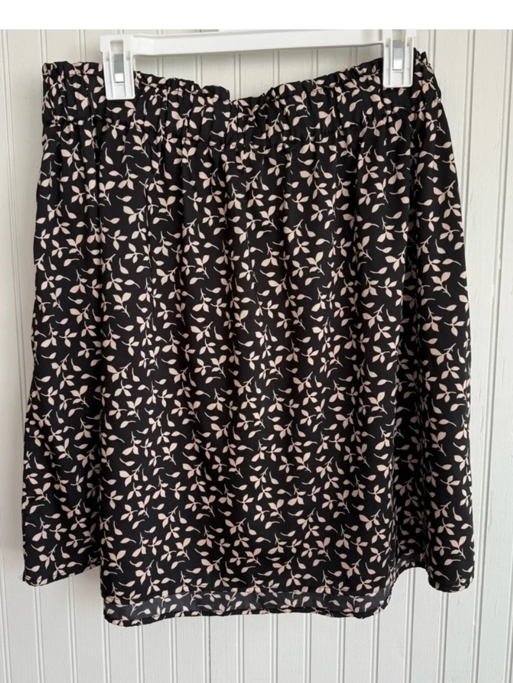 LOFT Black Skirt Size XL with Leaf Print